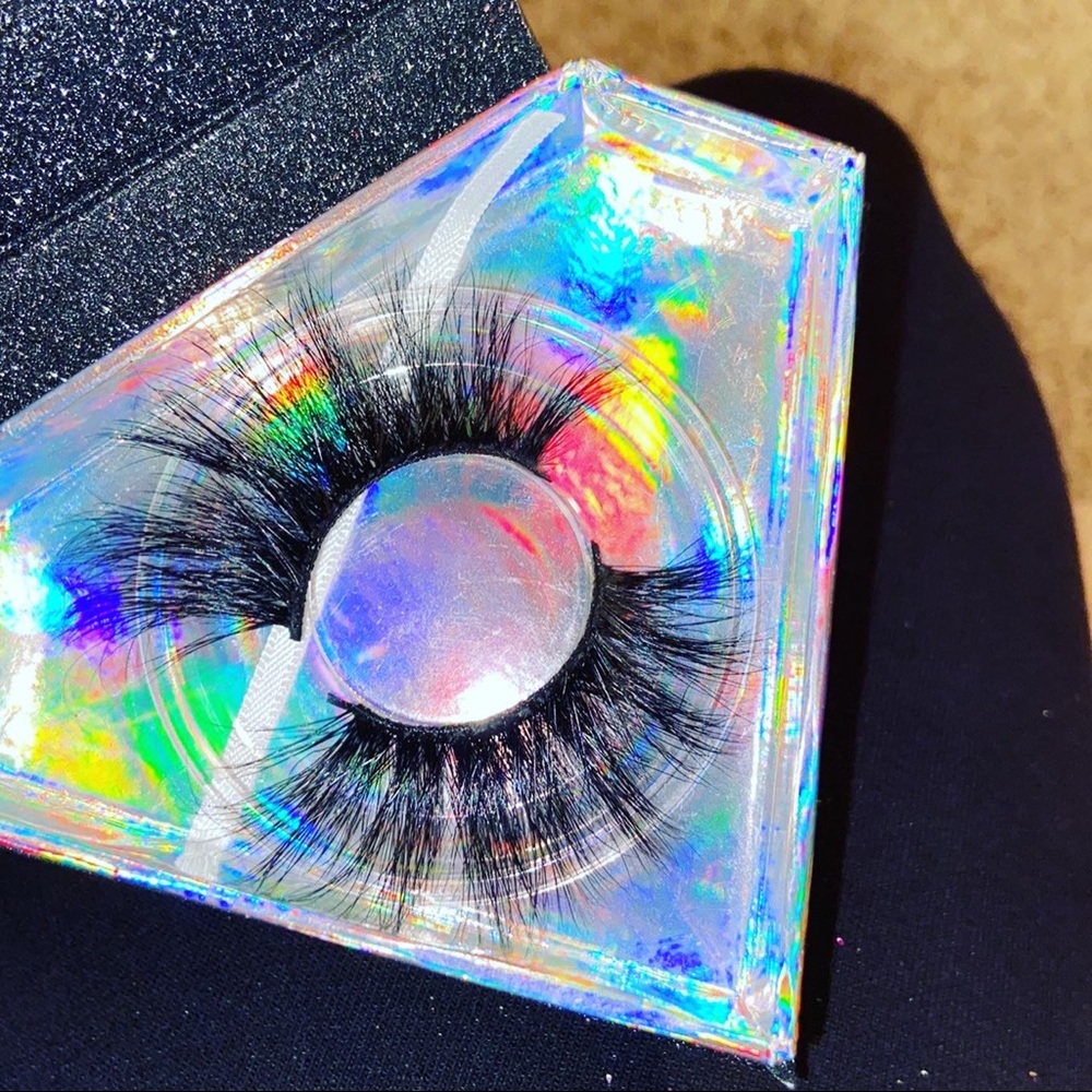 Lashes - Picture 6 of 8